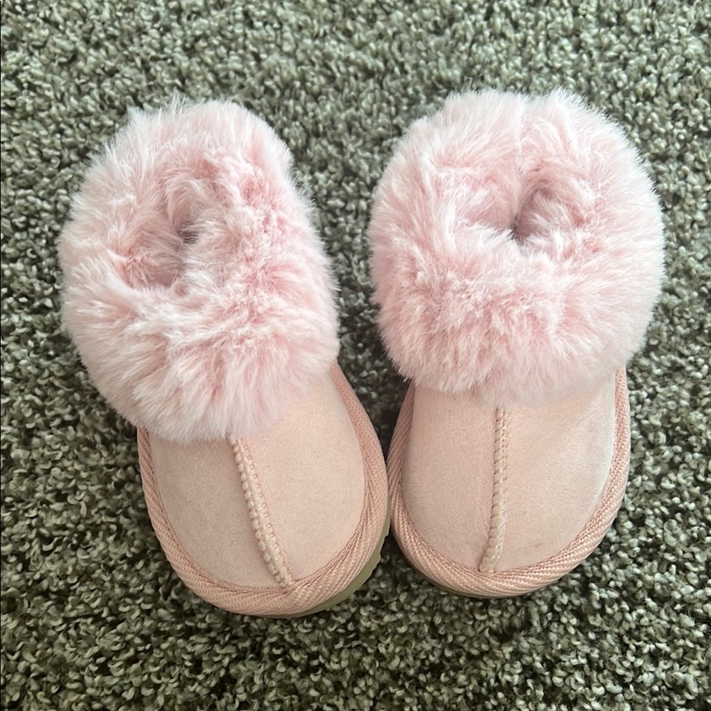 Pink Fuzzy Baby Booties Toddler Size 5 - Picture 1 of 4